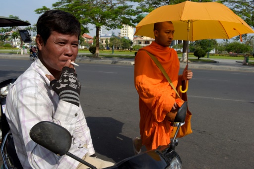 Un taxi attend un client à Phnom Penh, au Cambodge
