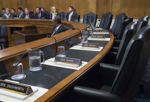 Des sièges des sénateurs démocrates restent vides lors d’un vote sur la nomination de Scott Pruitt à la tête de l’Agence de protection de l’Environnement