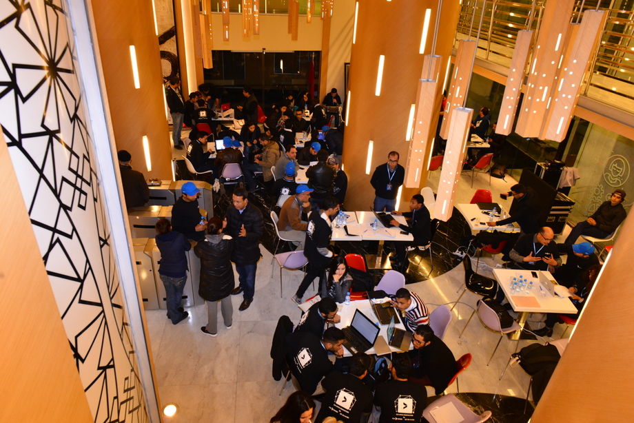 hall_vue_d_39_en_haut_converted