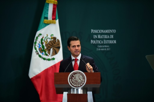 Le président mexicain Enrique Pena Nieto s’adresse à la presse après des critiques de Donald Trump sur l’Accord de libre-échange nord-américain (Aléna)