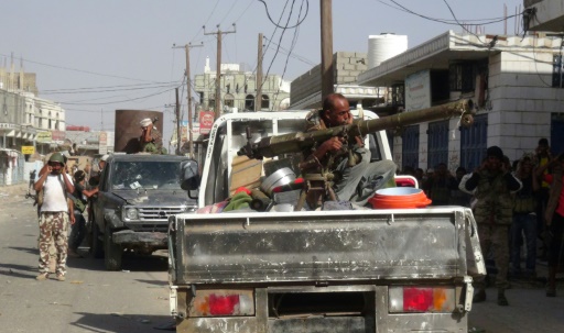 Les forces pro-gouvernementales le 10 août 2015 à Loder, une ville du sud du pays, qui vient de se débarrasser des combattants d’Al-Qaïda