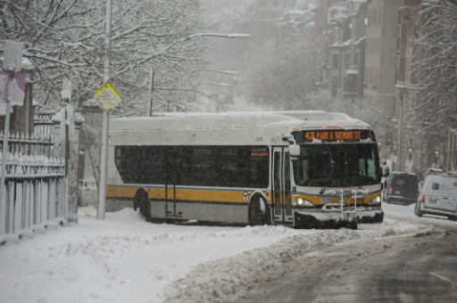 bus-immobilisé-neige-états-unis