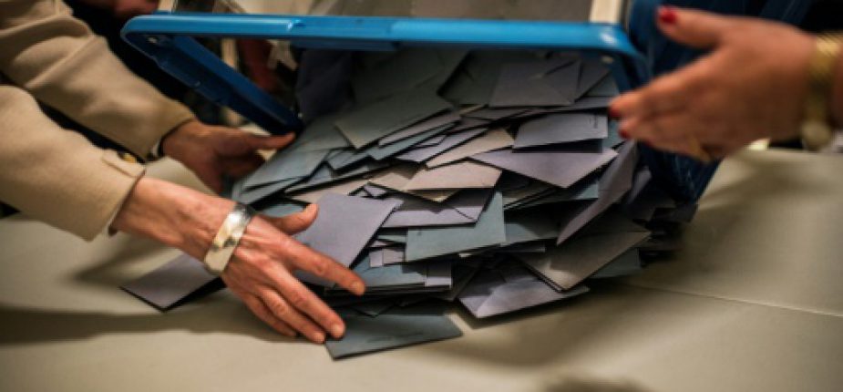 Les autorités néerlandaises ont abandonné le système informatique employé depuis 2009 pour retourner vers un comptage à la main des bulletins lors des élections législatives du 15 mars © AFP/Archives JEFF PACHOUD