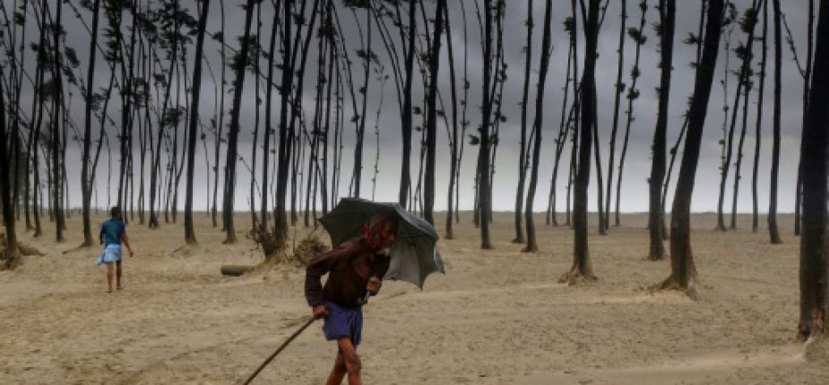 Evacuation face au cyclone Mora à Cox's Bazar, au Bangladesh, le 30 mai 2017 © AFP -