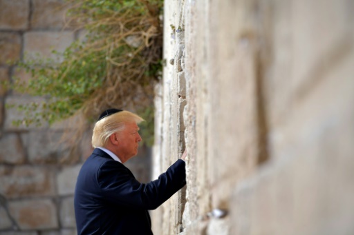 Le président américain Donald Trump se recueille devant le mur les Lamentations à Jérusalem