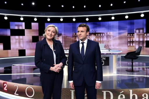 Marine Le Pen (g) et Emmanuel Macron,