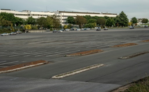 Un parking vide de l’usine Renault de Douai, le 15 mai 2017, où la production est à l’arrêtpréventivement en raison d’une cyberattaque mondiale