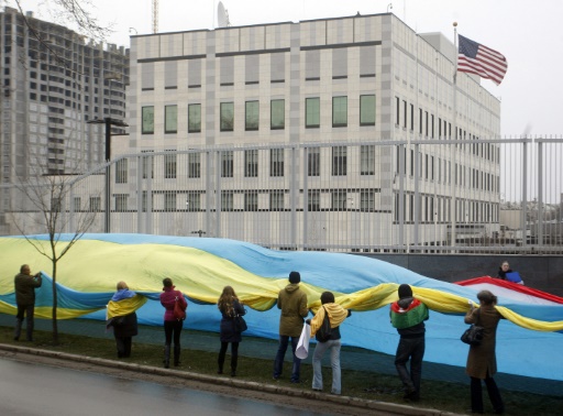 Manifestation devant l&rsquo;ambassade des Etats-Unis à Kiev