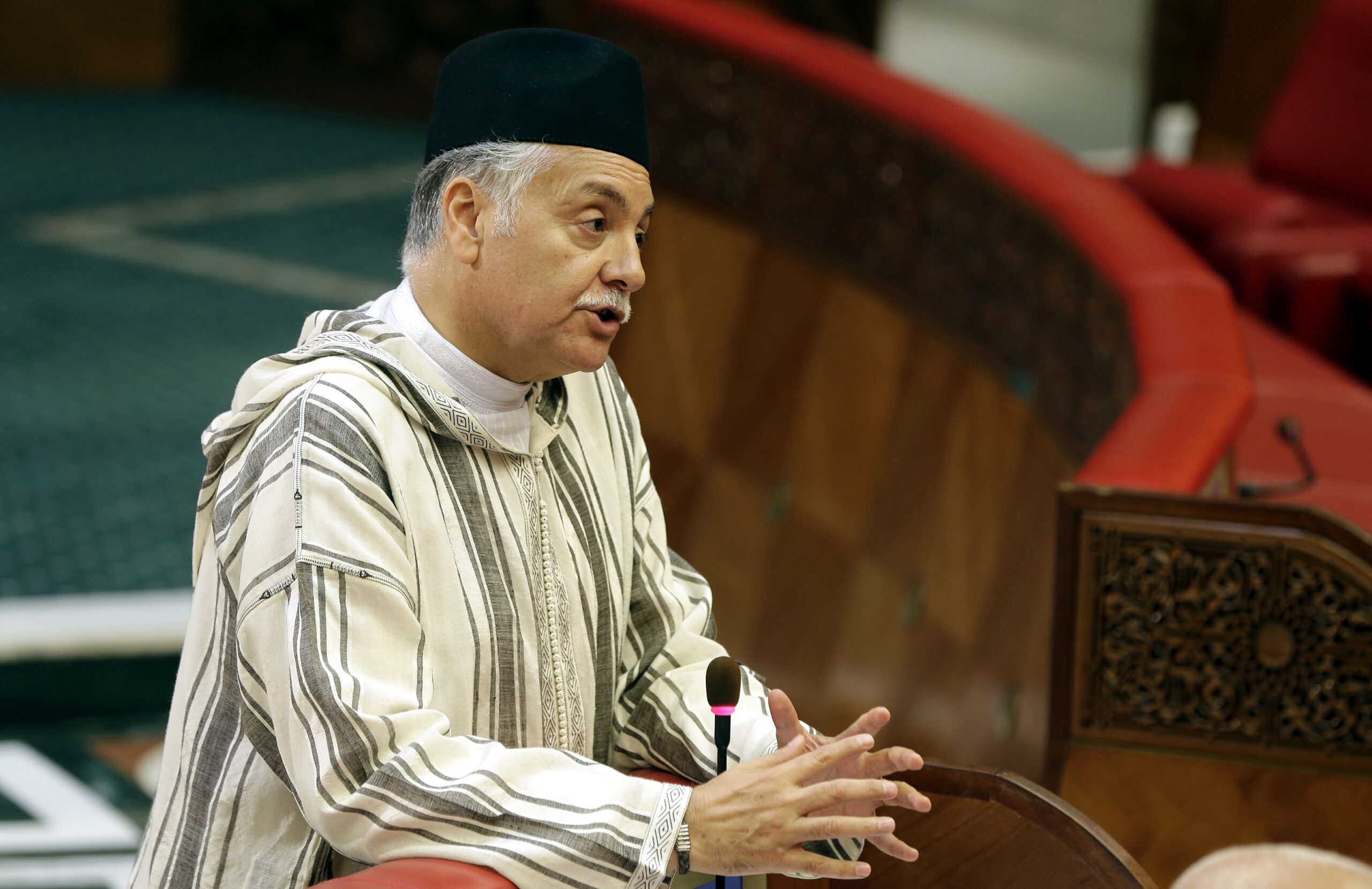 M. Nabil Benabdallah intervenant lors d’une séance de questions orales