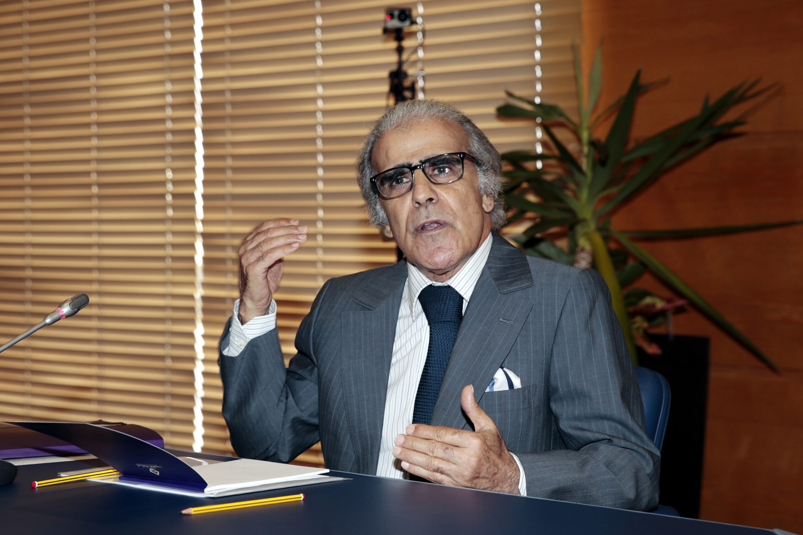 Abdellatif Jouahri intervenant lors d’une conférence de presse