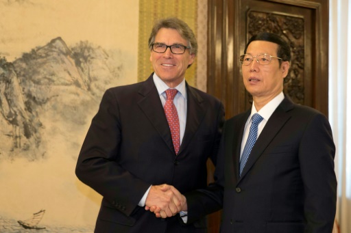 Rick Perry, secrétaire américain à l&rsquo;Energie, et Zhang Gaoli, vice-Premier ministre chinois