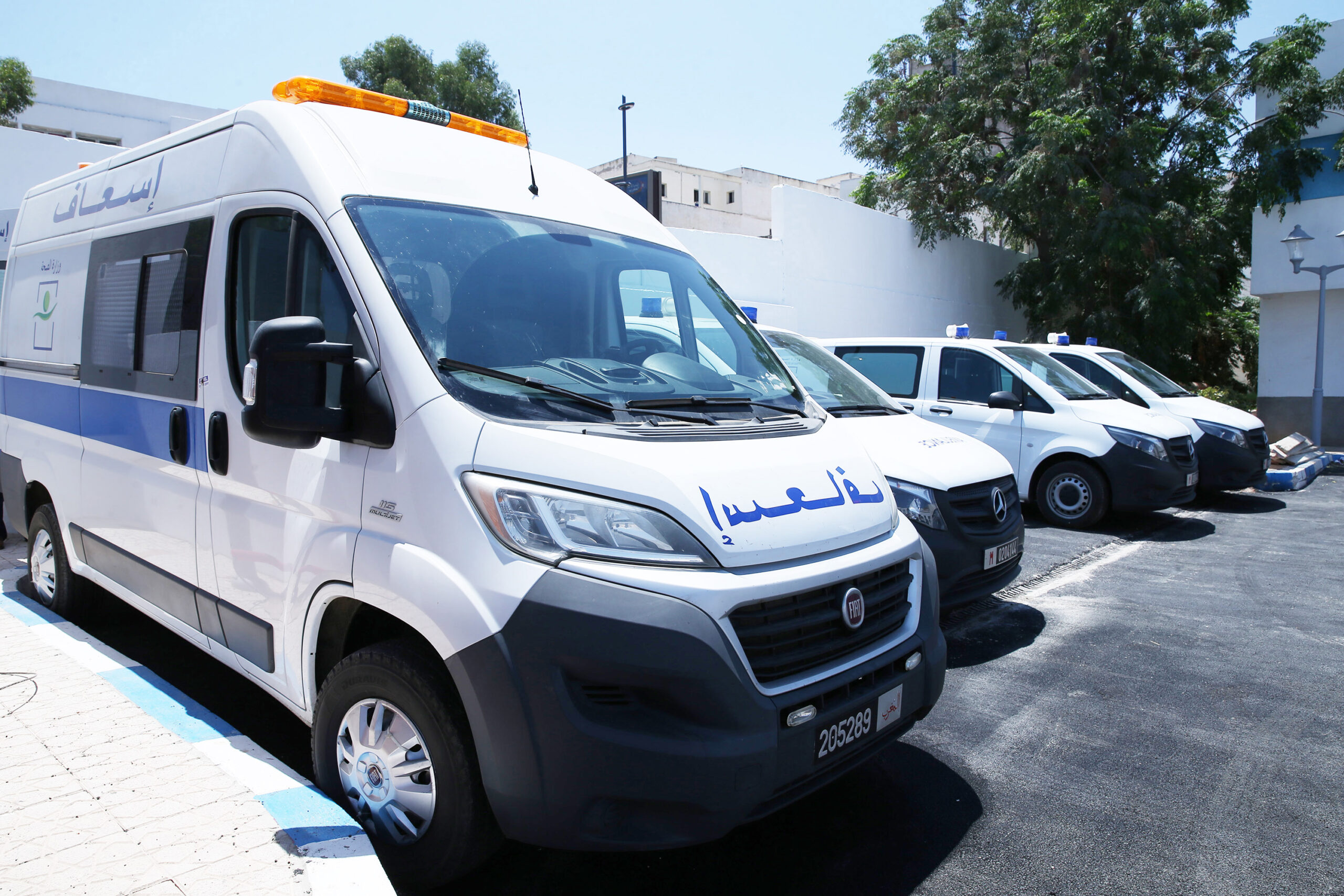 Remise de cinq ambulances au profit des centres de santé