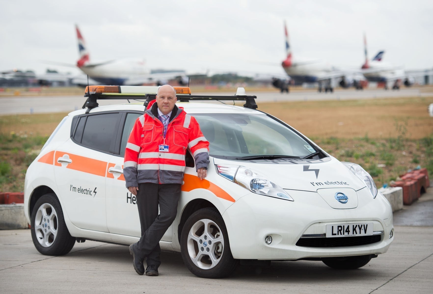 Nissan_LEAF_Heathrow Fleet_01-source