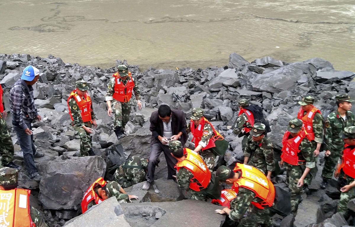 chine-accident-glissement-train