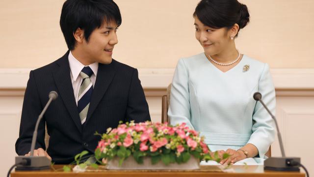 japon-la-princesse-mako-renonce-son-statut-royal-pour-epouser-un-roturier