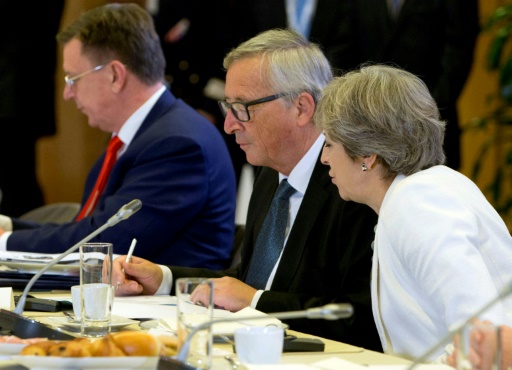 theresa-may-jean-claude-juncker