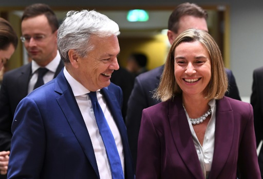 Federica Mogherini (D) et le chef de la diplomatie belge Didier Reynders