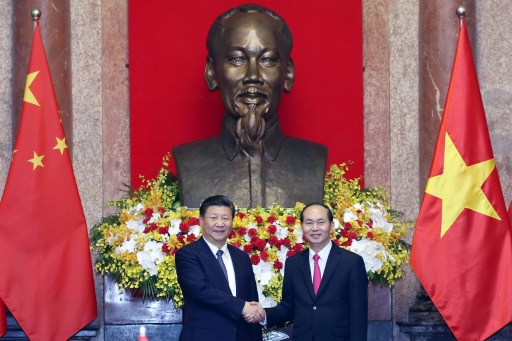 Xi Jinping (G) et Tran Dai Quang (D)
