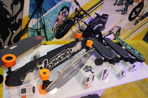 Des skateboards électriques présentés par Swagtron