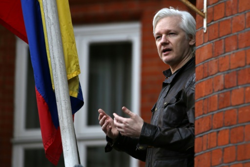 Le fondateur de Wikileaks, Julian Assange, fait une déclaration depuis le balcon de l’ambassade d’Equateur