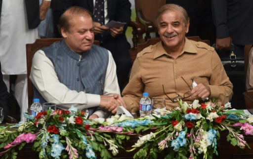 Nawaz Sharif (à gauche) et son frère Shahbaz