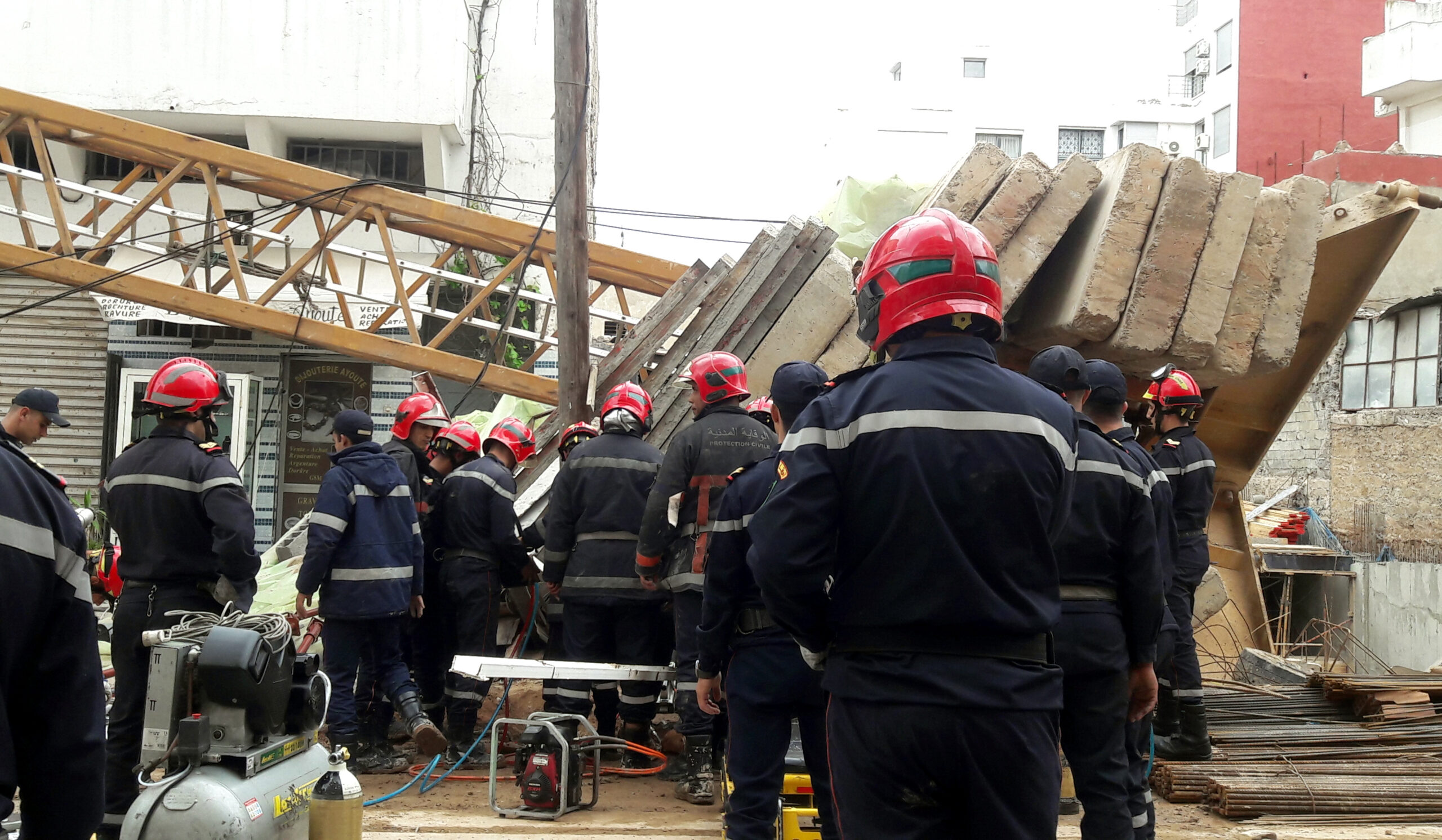 Renversement d’une grue géante fait deux blessés graves