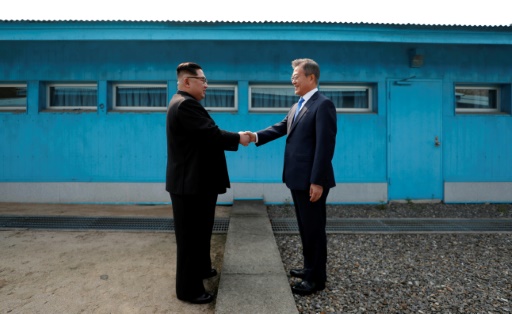 Moon Jae-in (d) et Kim Jong