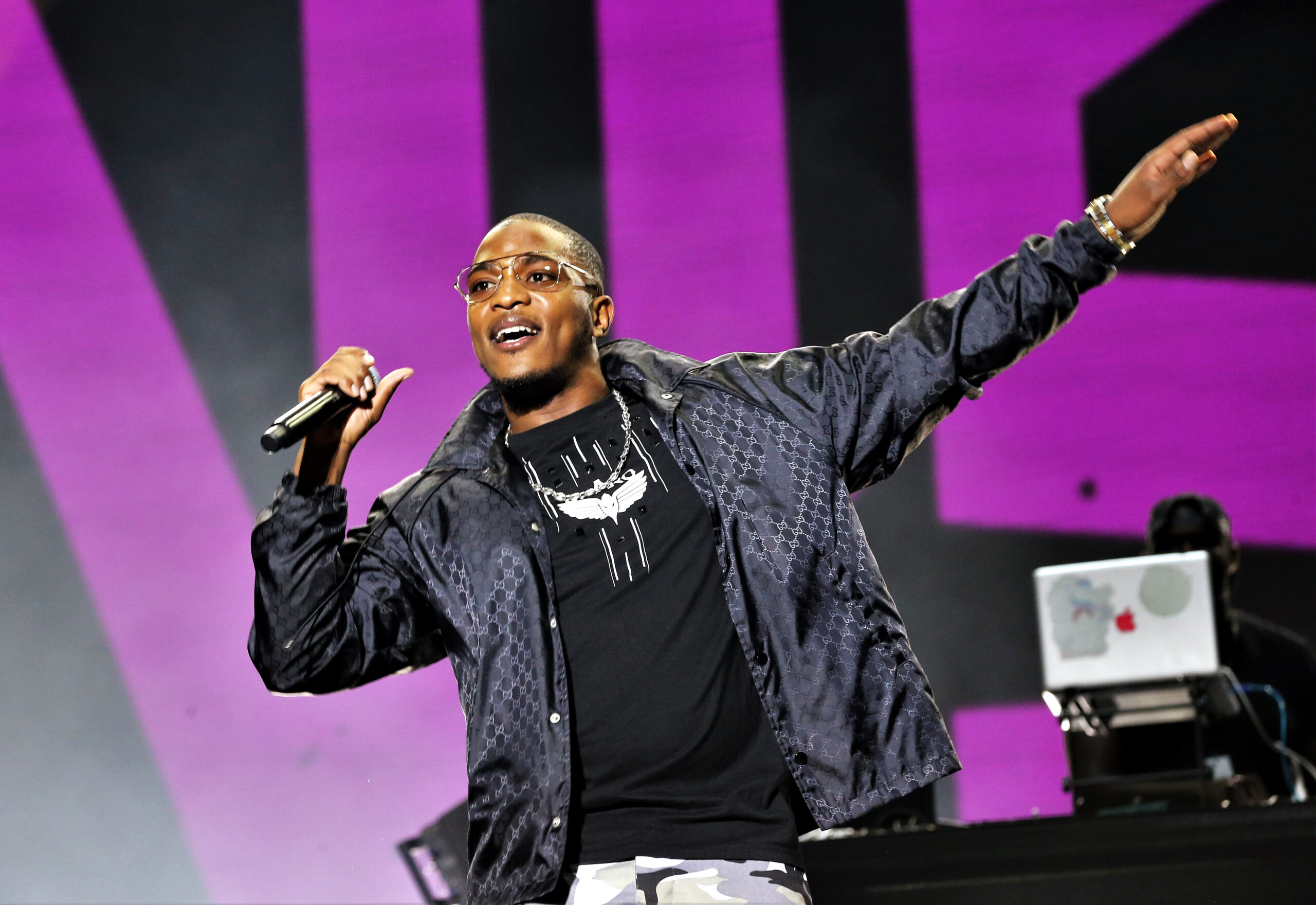 Le rappeur Niska  se produit sur la scène OLM Souissi