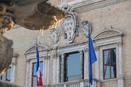 La façade du palais Farnèse à Rome