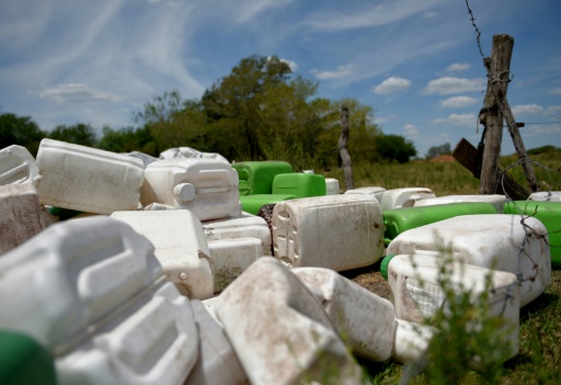 Bidons de glyphosate