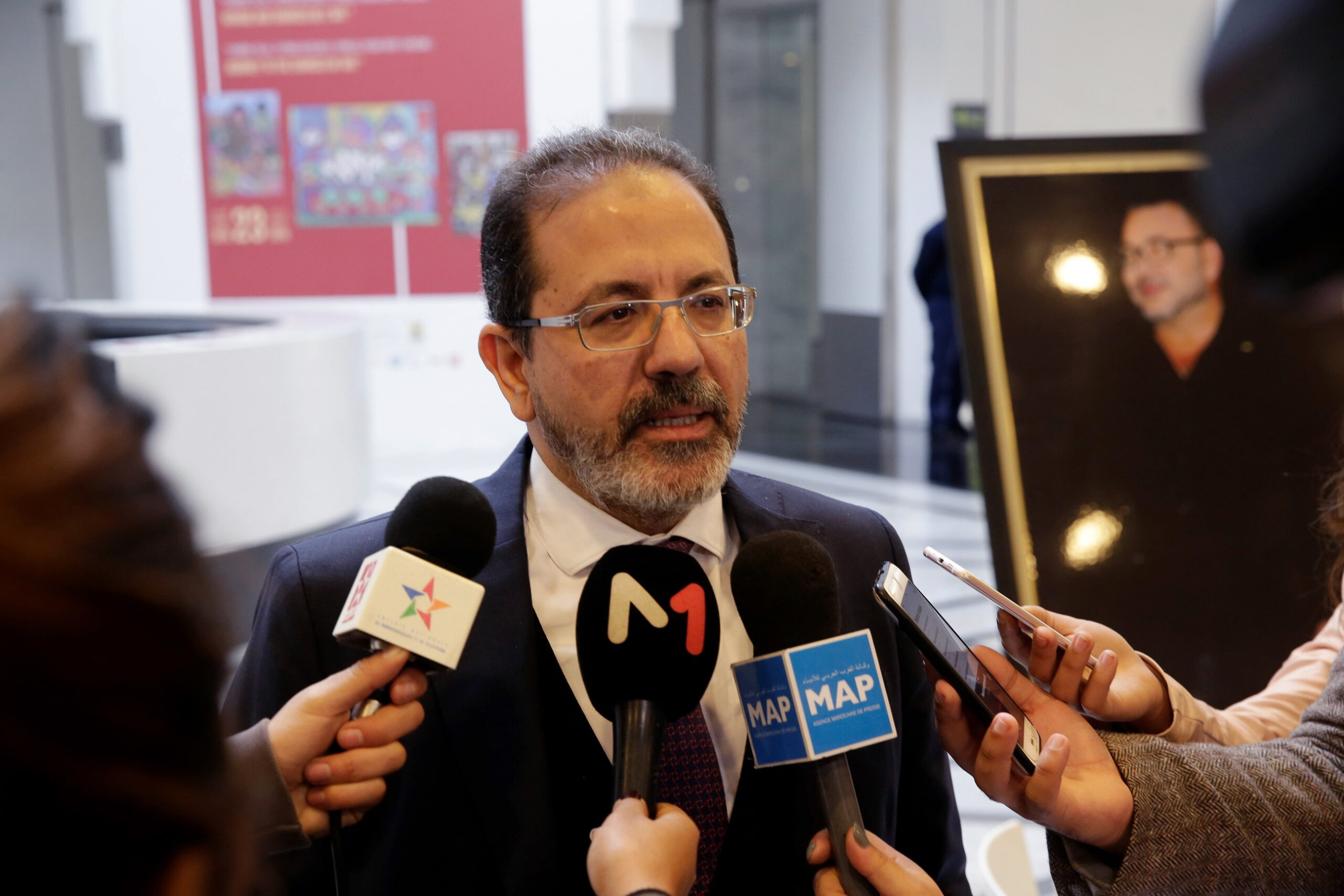 Zouhair Mohamed El Aoufir donne une déclaration à la presse
