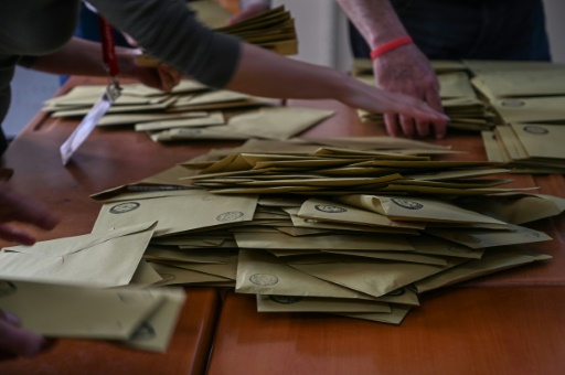 Dépouillement des bulletins de vote à Istanbul