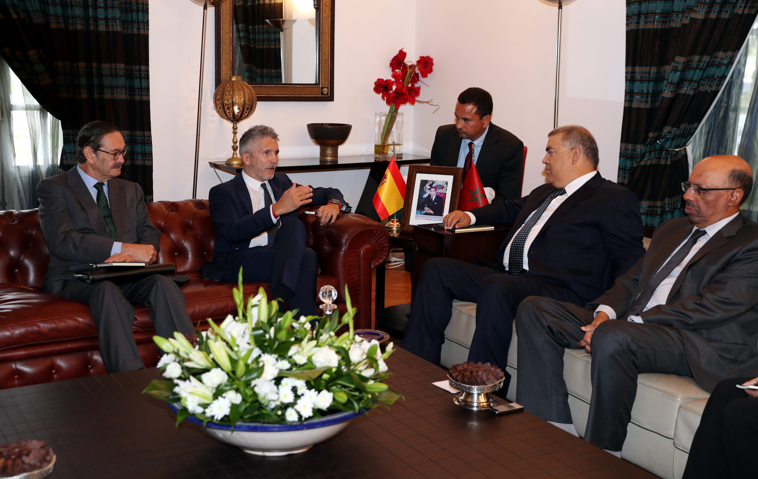 M. Abdelouafi Laftit s&rsquo;entretient avec M. Fernando Grande-Marlaska