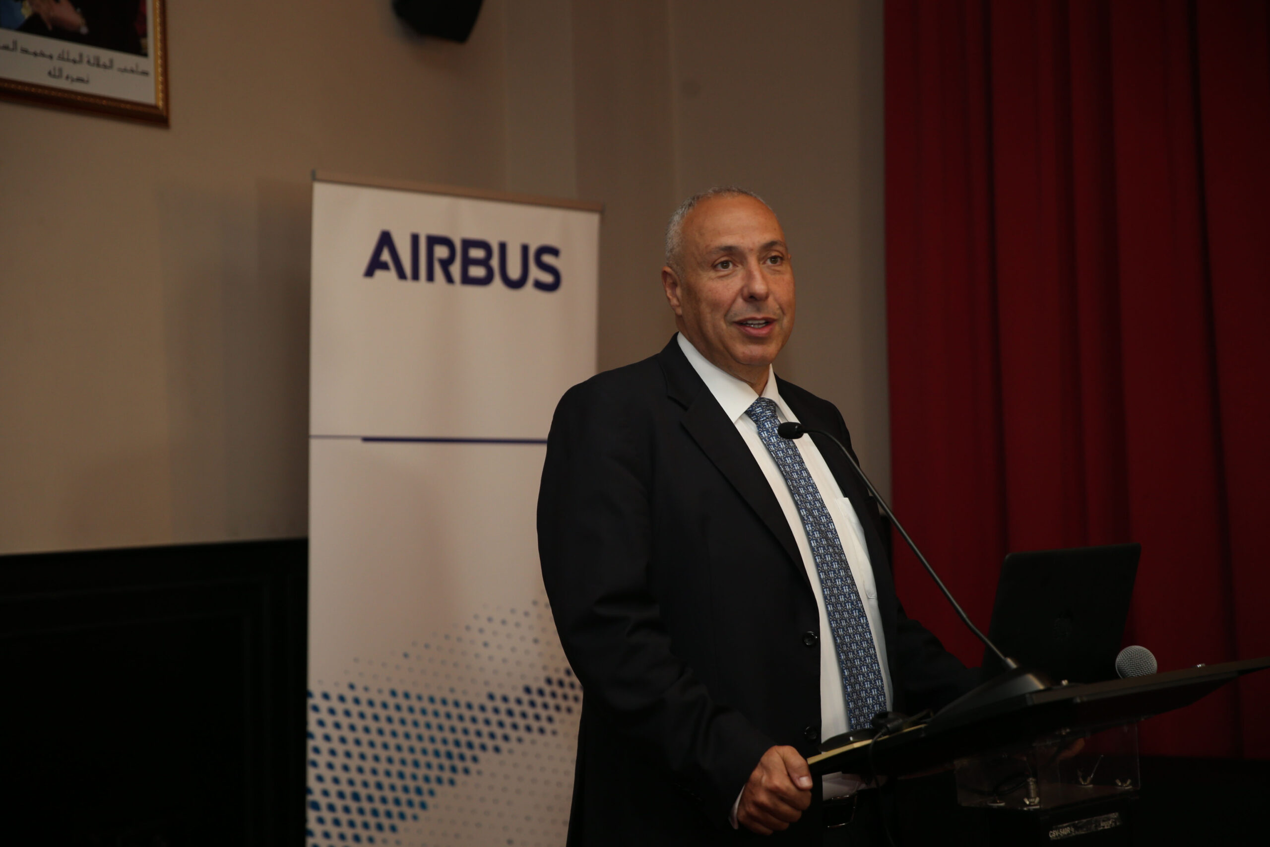 Mikail Houari intervient lors d&rsquo;une conférence organisée par Airbus