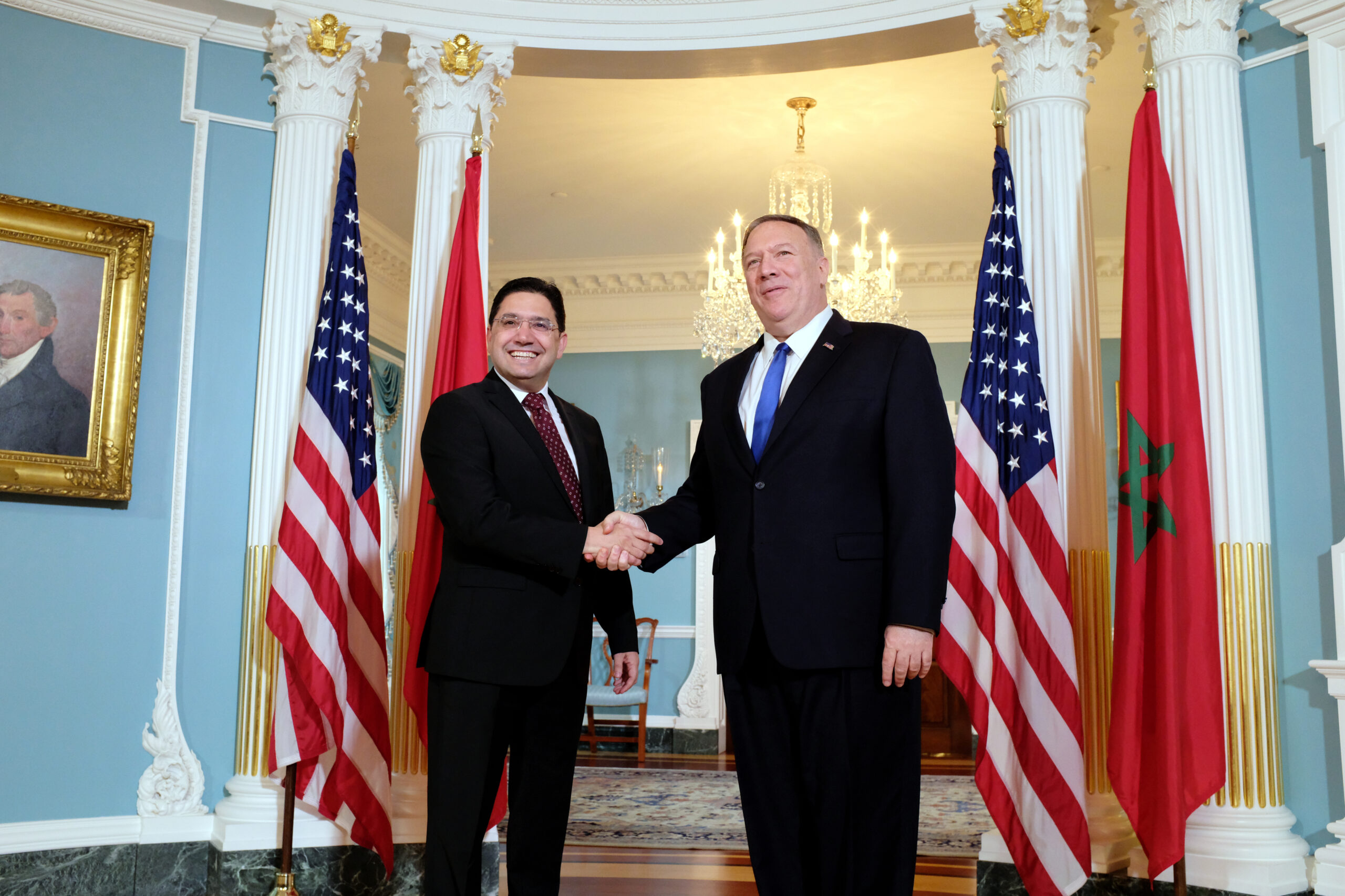 M. Bourita et M. Michael Pompeo échangent une poignée de main