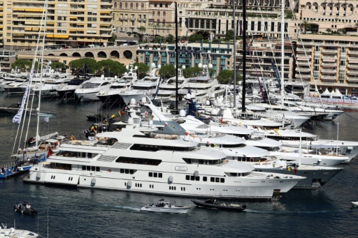 Des yachts dans le port de Monaco