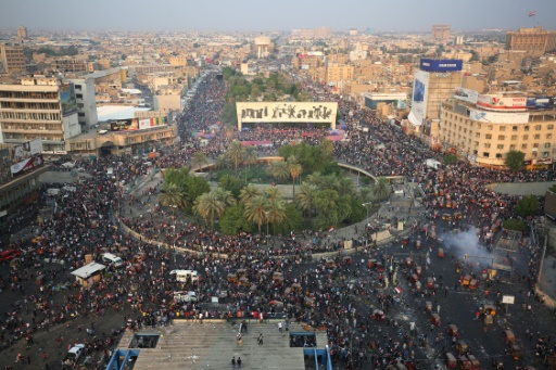 manifestants irakiens rassemblés sur la place Tahrir à Bagdad