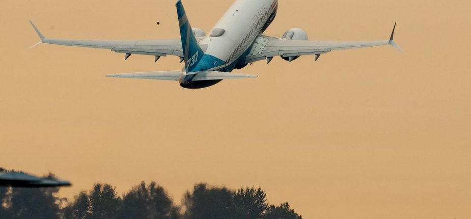 A Boeing 737 MAX during a test flight in Seattle in September. The company maintained its guidance to gradually increase MAX production through next year. PHOTO: MIKE SIEGEL/BLOOMBERG NEWS