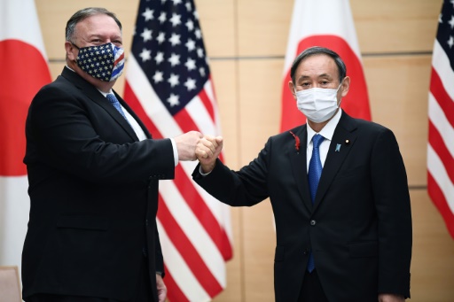 Mike Pompeo et le Premier ministre japonais Yoshihide Suga