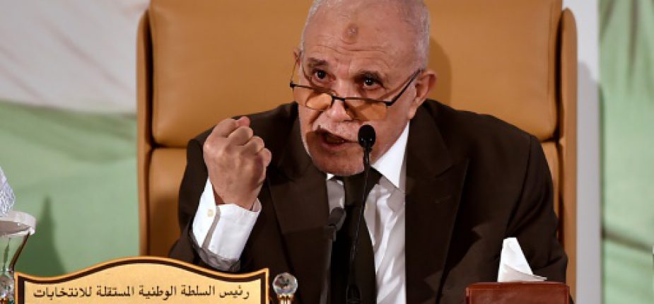 Mohamed Charfi, président de l'Autorité nationale indépendante des élections (ANIE) lors d'un discours à Alger, le 2 novembre 2020 © AFP RYAD KRAMDI