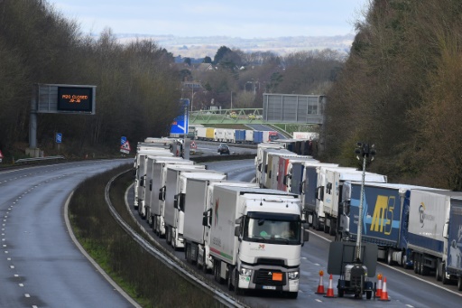 des poids lourds sur l&rsquo;autoroute