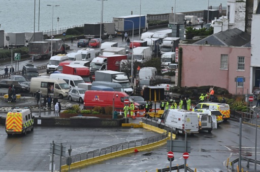 files d&rsquo;attente pour entrer dans le port de Douvres