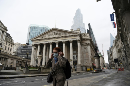 Piéton devant la Banque d’Angleterre