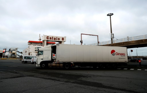 Arrivée à Calais d’un camion en provenance d’Angleterre
