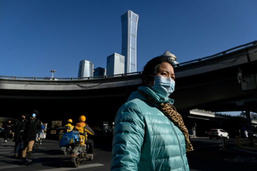 femme dans le quartier des affaires de Pékin