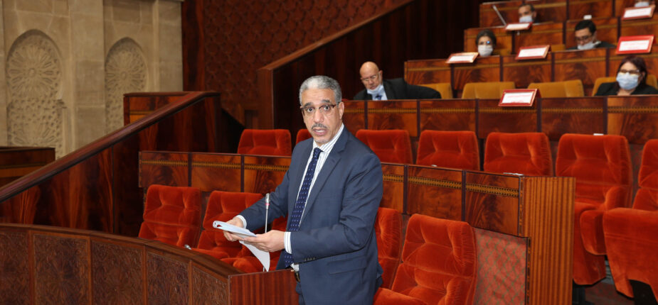 M.Aziz Rabbah répond à une question orale à la Chambre des représentants. Source : MAP