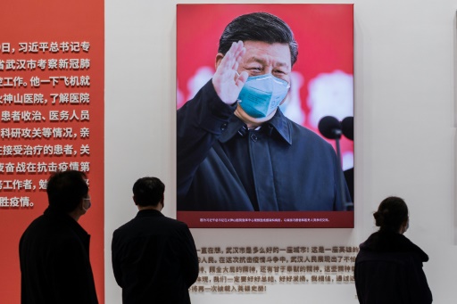 Le portrait du président chinois Xi Jinping lors d'une exposition sur la lutte de la Chine contre le Covid-19, le 15 janvier 2921 à Wuhan © AFP NICOLAS ASFOURI