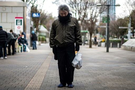 Yuichiro, un homme en difficulté financière rencontré à Tokyo le 9 janvier 2021 à une distribution de colis alimentaires © AFP Philip FONG