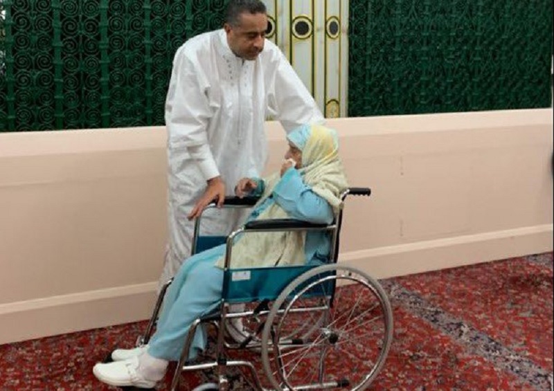 Hammouchi-avec-sa-defunte-mere-Lieux-saints