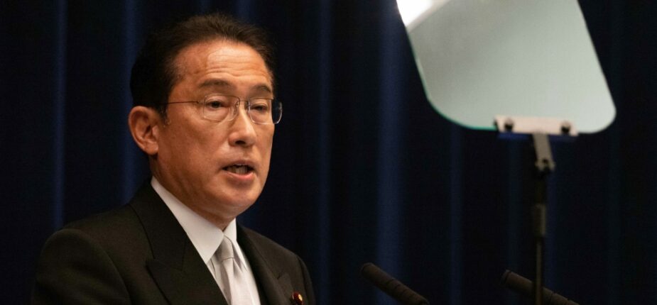 Le Premier ministre japonais Kishida Fumio s'exprime lors d'une conférence de presse à Tokyo, le 10 novembre 2021